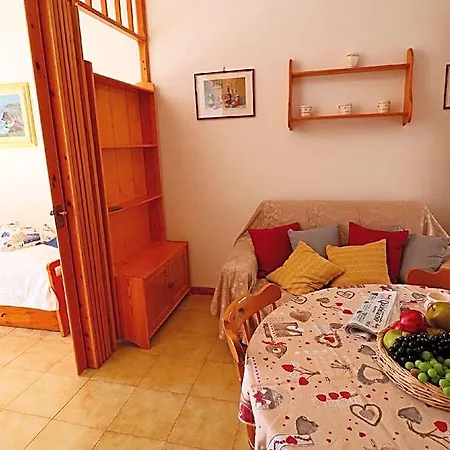 House Cecilia In *